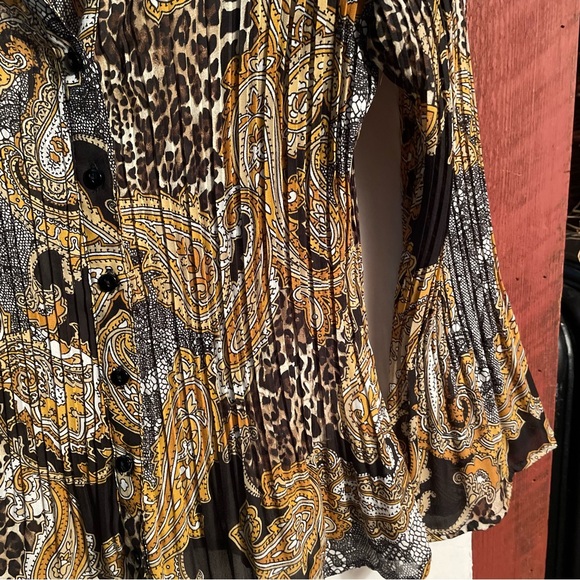 Petite Sunny Leigh ladies top PM with Bell shaped sleeves. Elegant, Romantic - Picture 3 of 7